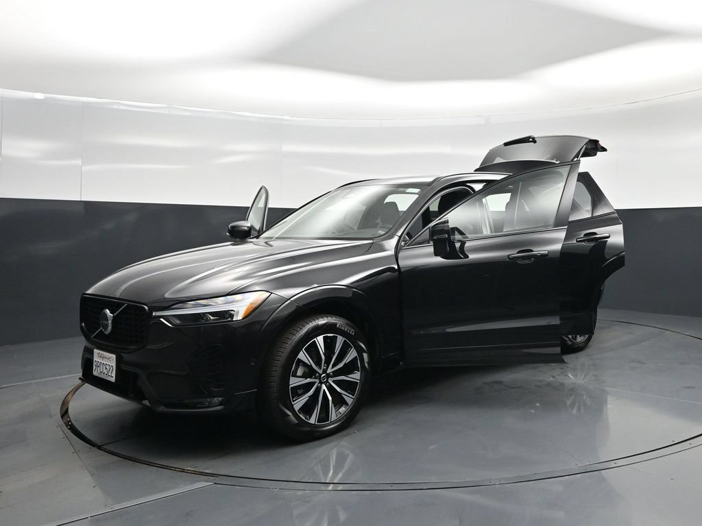 Used 2025 Volvo XC60 B5 Plus AWD/4WD image 32