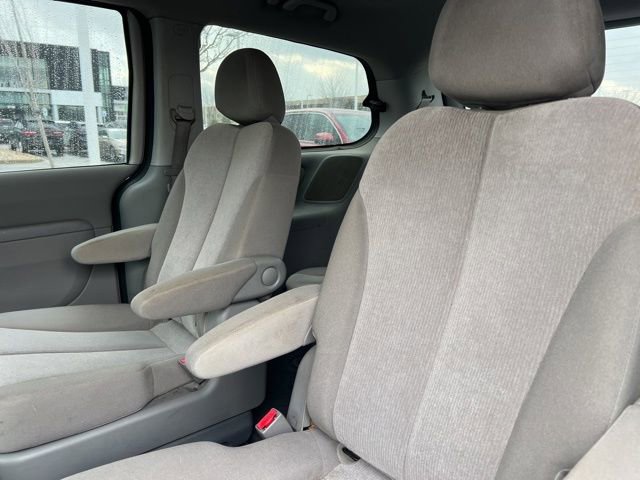 Used 2012 Kia Sedona LX image 27