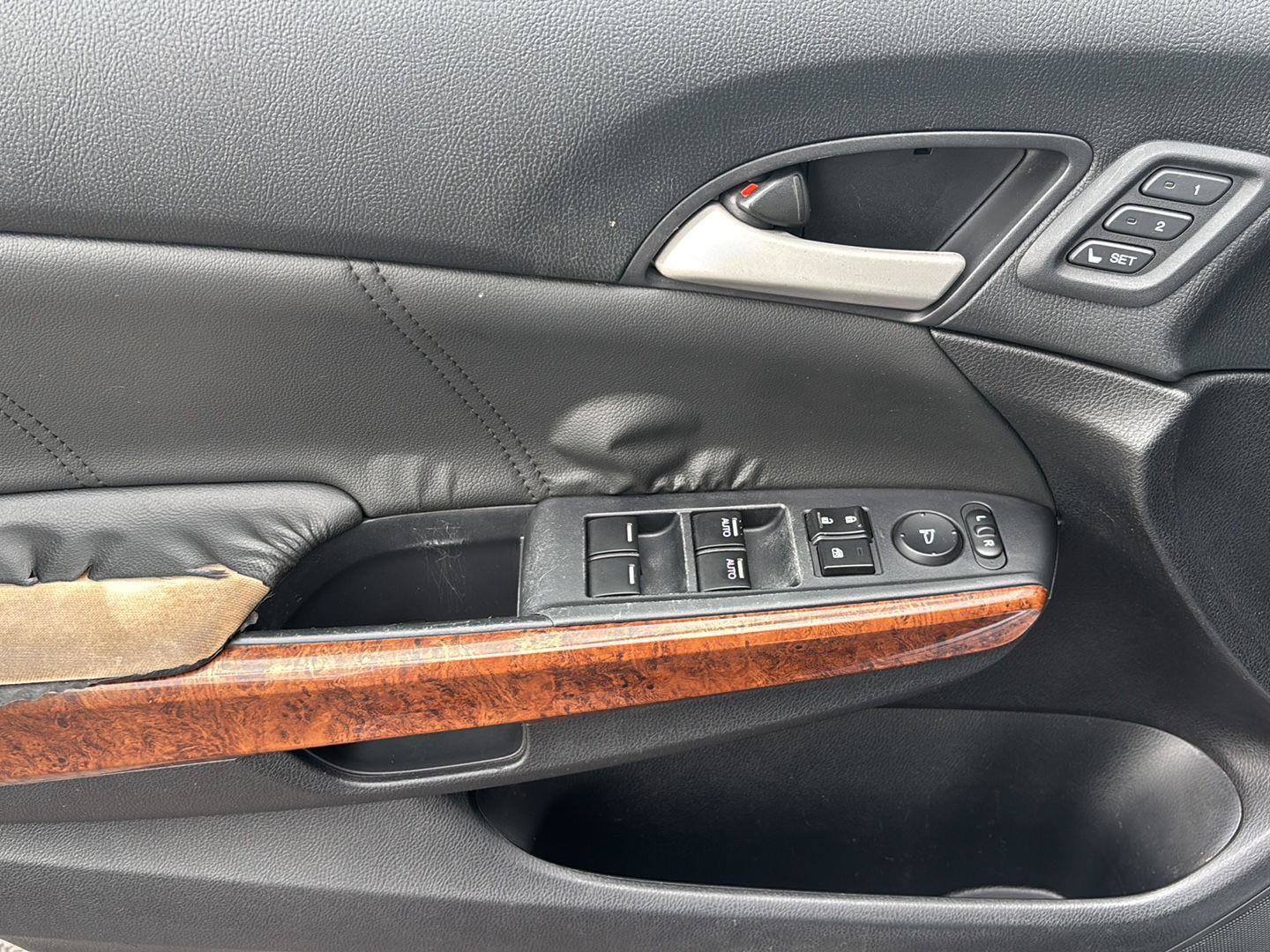 Used 2011 Honda Accord EX-L image 4