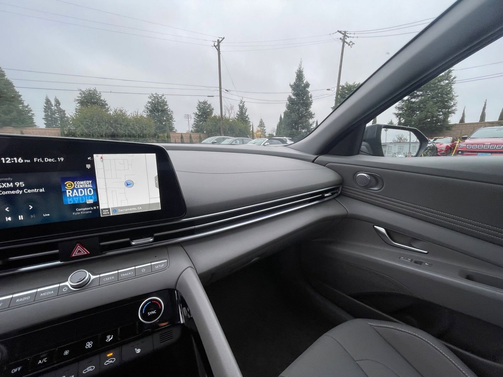 Used 2025 Hyundai Elantra SEL image 30