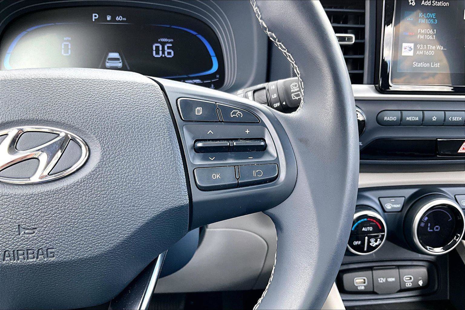Used 2024 Hyundai Venue Limited FWD image 19