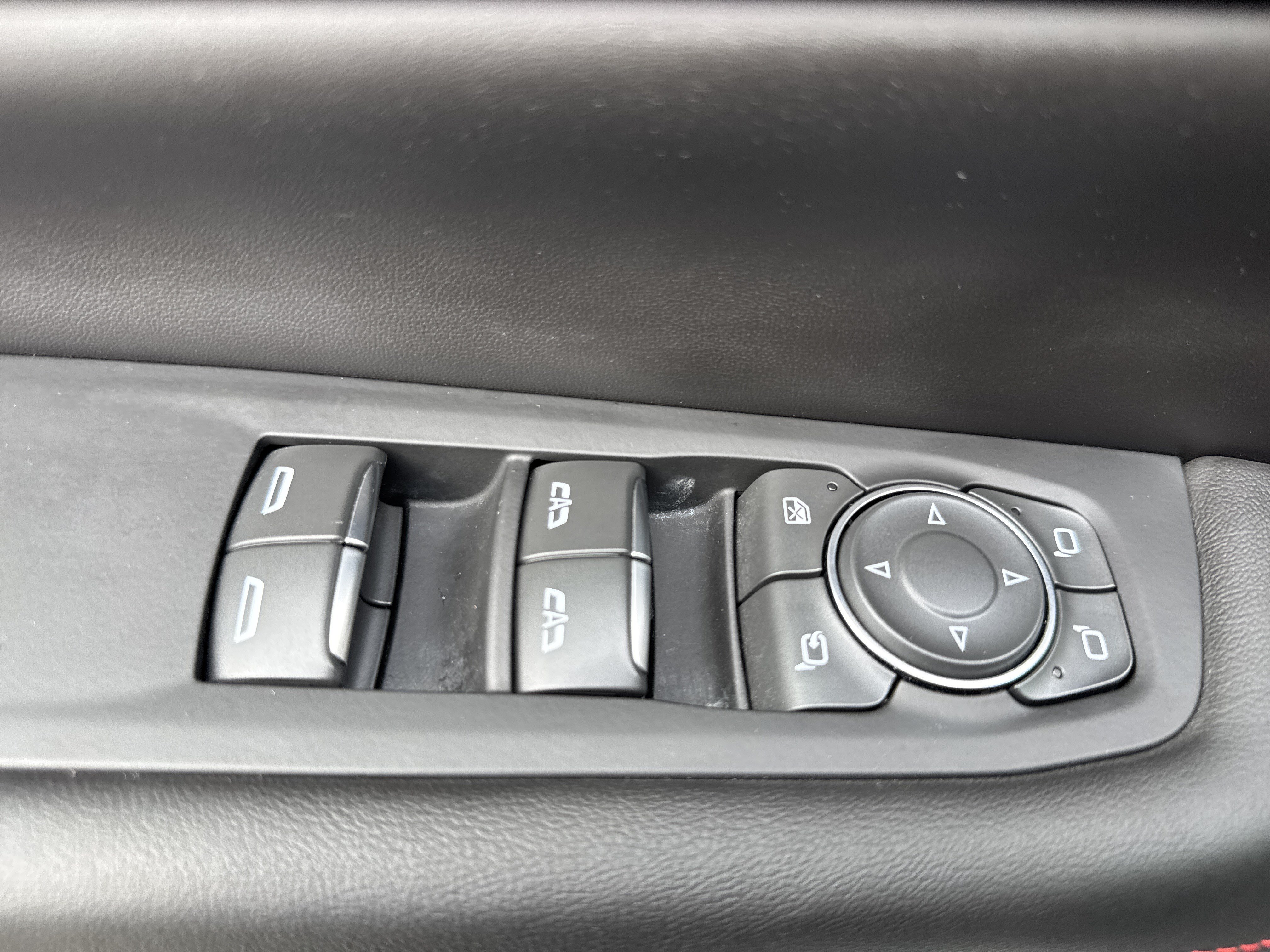 Used 2025 GMC Yukon AT4 Ultimate AWD/4WD image 15