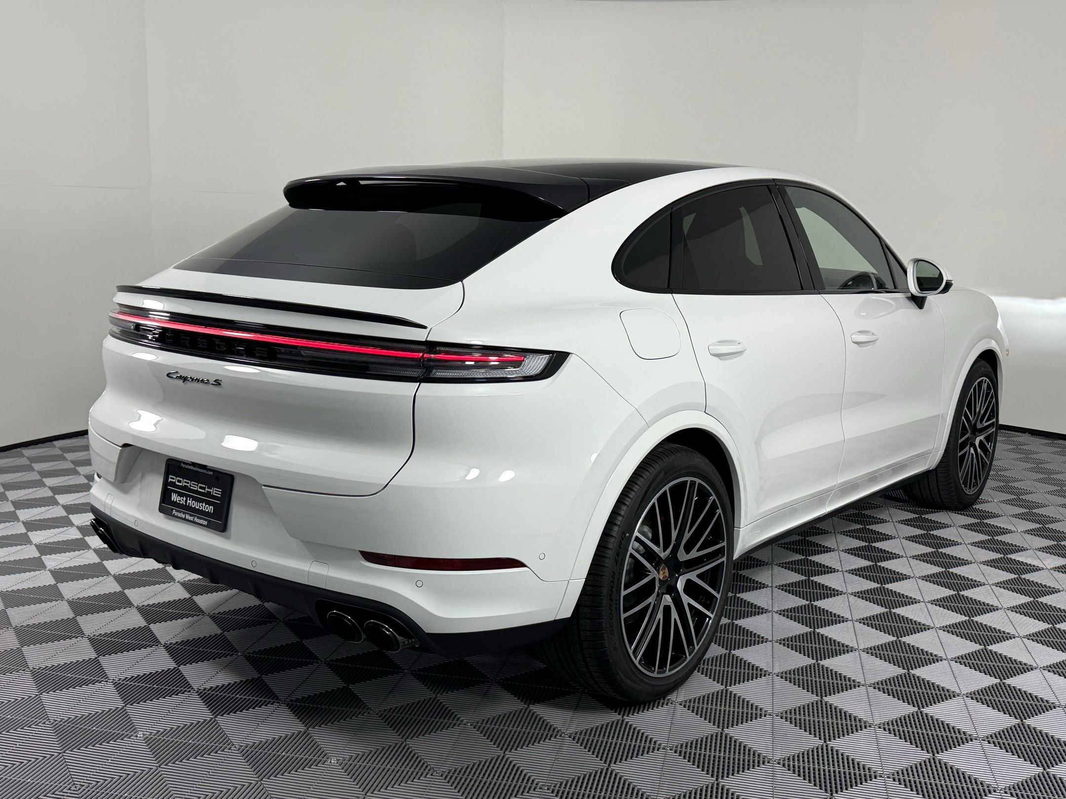 New 2026 Porsche Cayenne S image 9