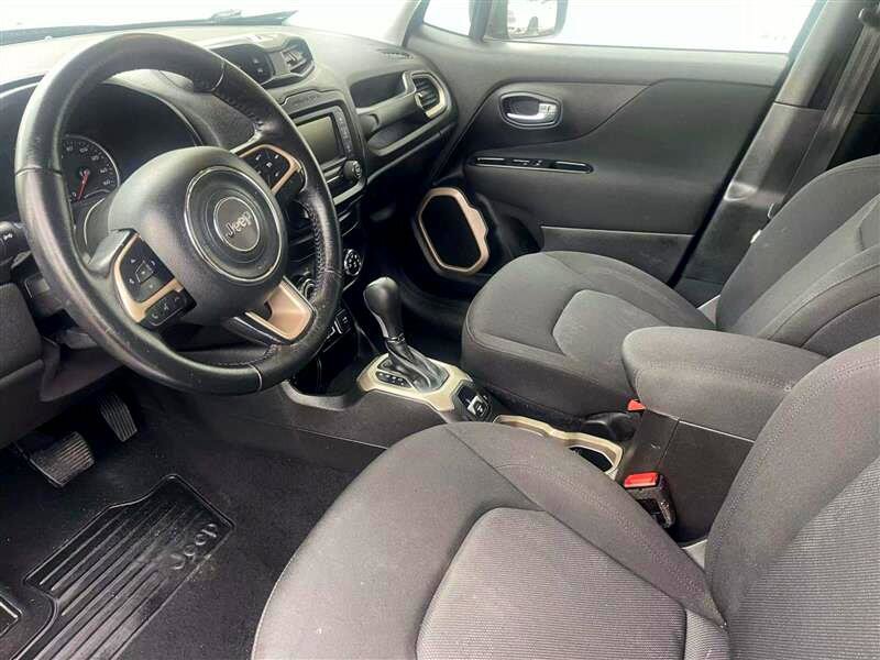 Used 2017 Jeep Renegade Latitude image 5