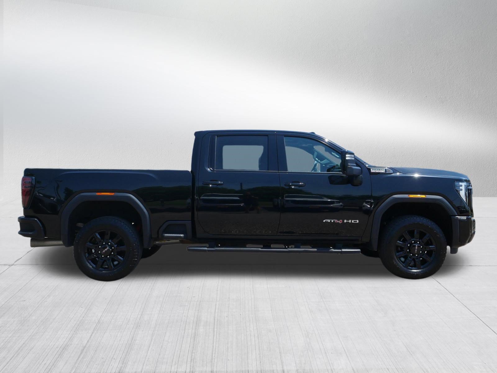 Used 2024 GMC Sierra 2500 AT4 w/ Technology Package AWD/4WD image 8