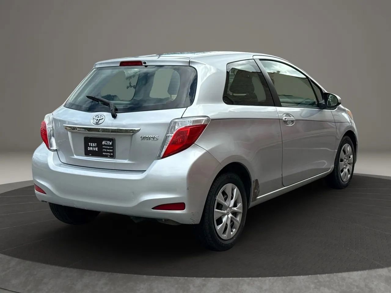 Used 2013 Toyota Yaris L image 4