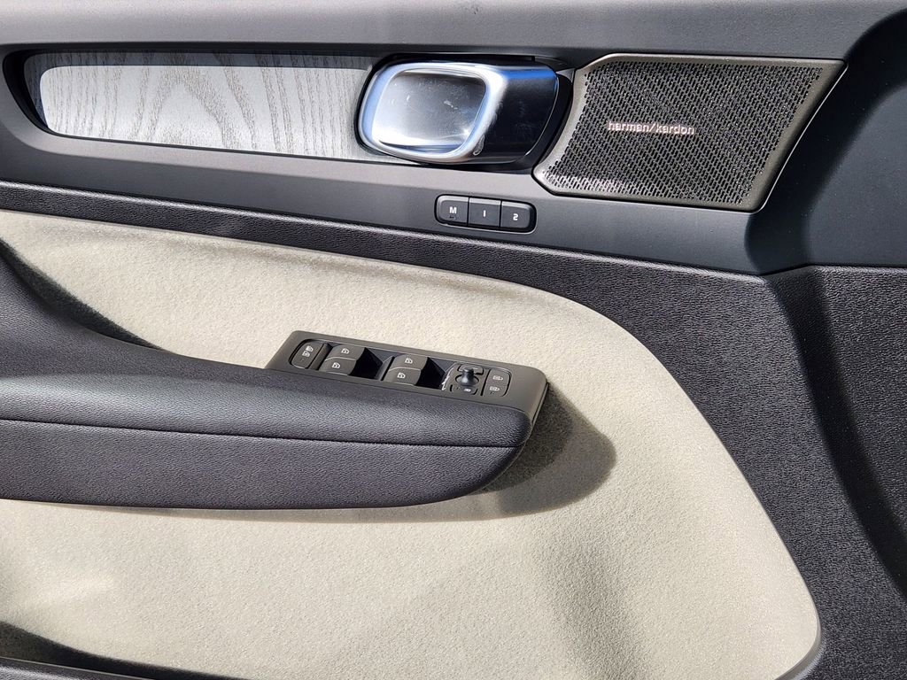 New 2026 Volvo XC40 B5 Ultra w/ Climate Package image 3
