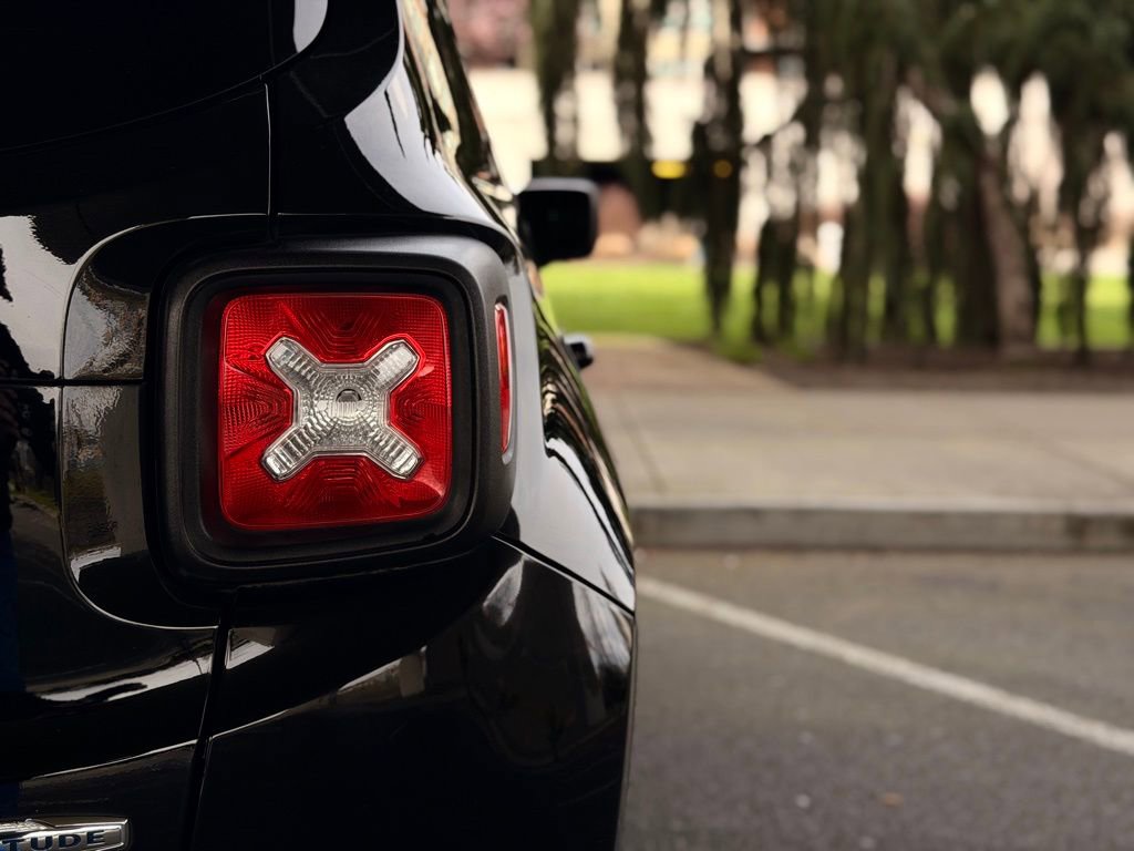 Used 2015 Jeep Renegade Latitude w/ Popular Equipment Group FWD image 15