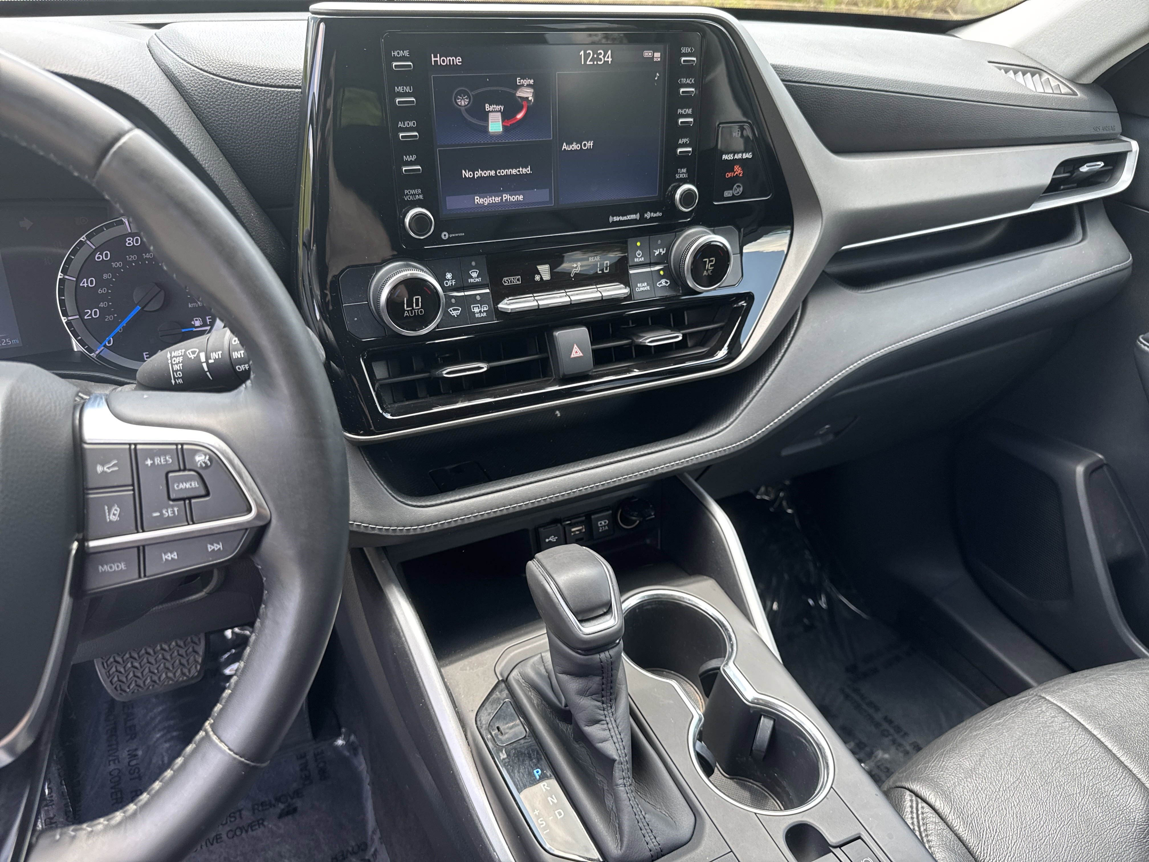 Used 2020 Toyota Highlander LE image 30