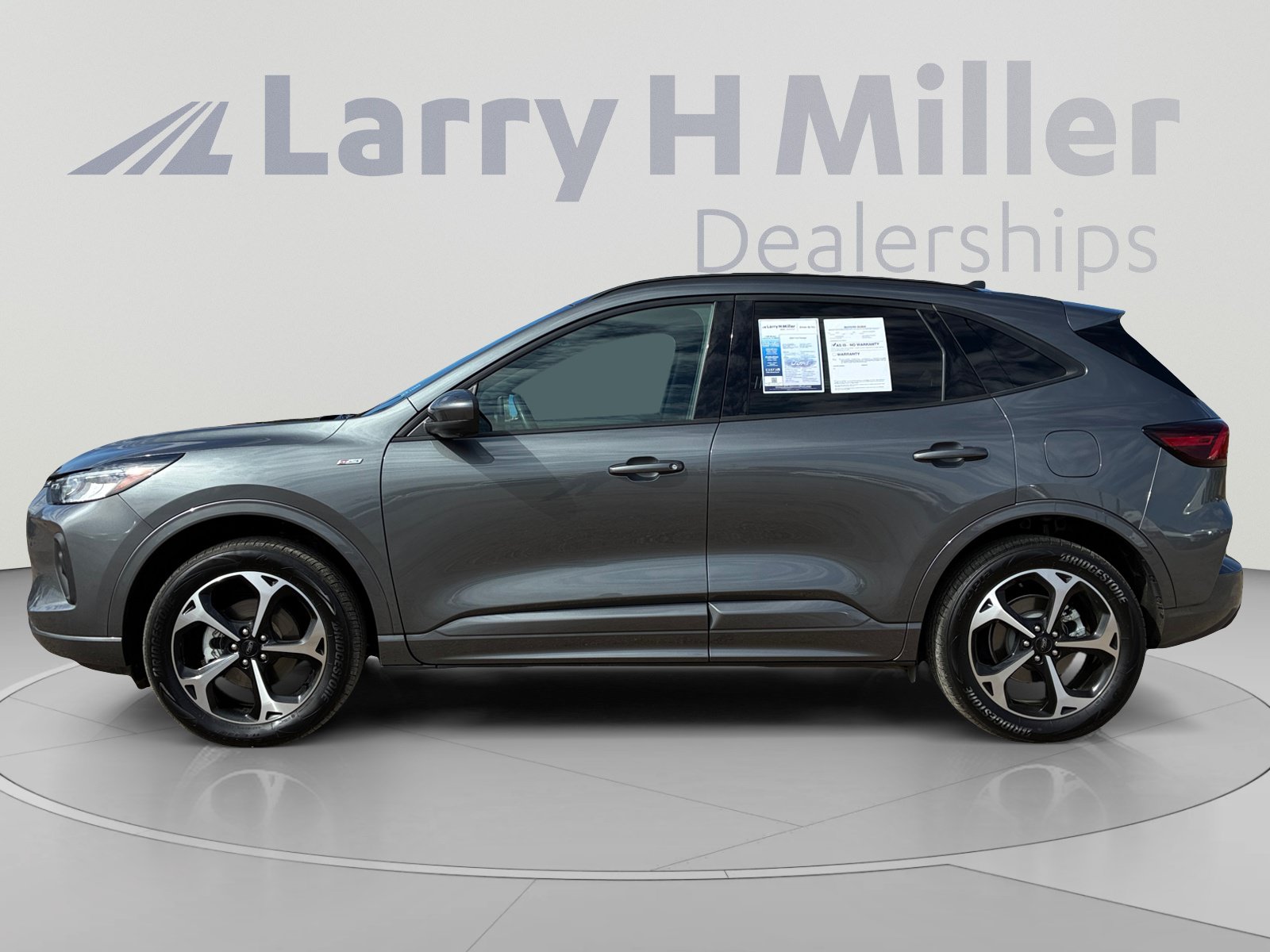 Used 2024 Ford Escape ST-Line Select w/ Tech Pack #2 AWD/4WD image 2
