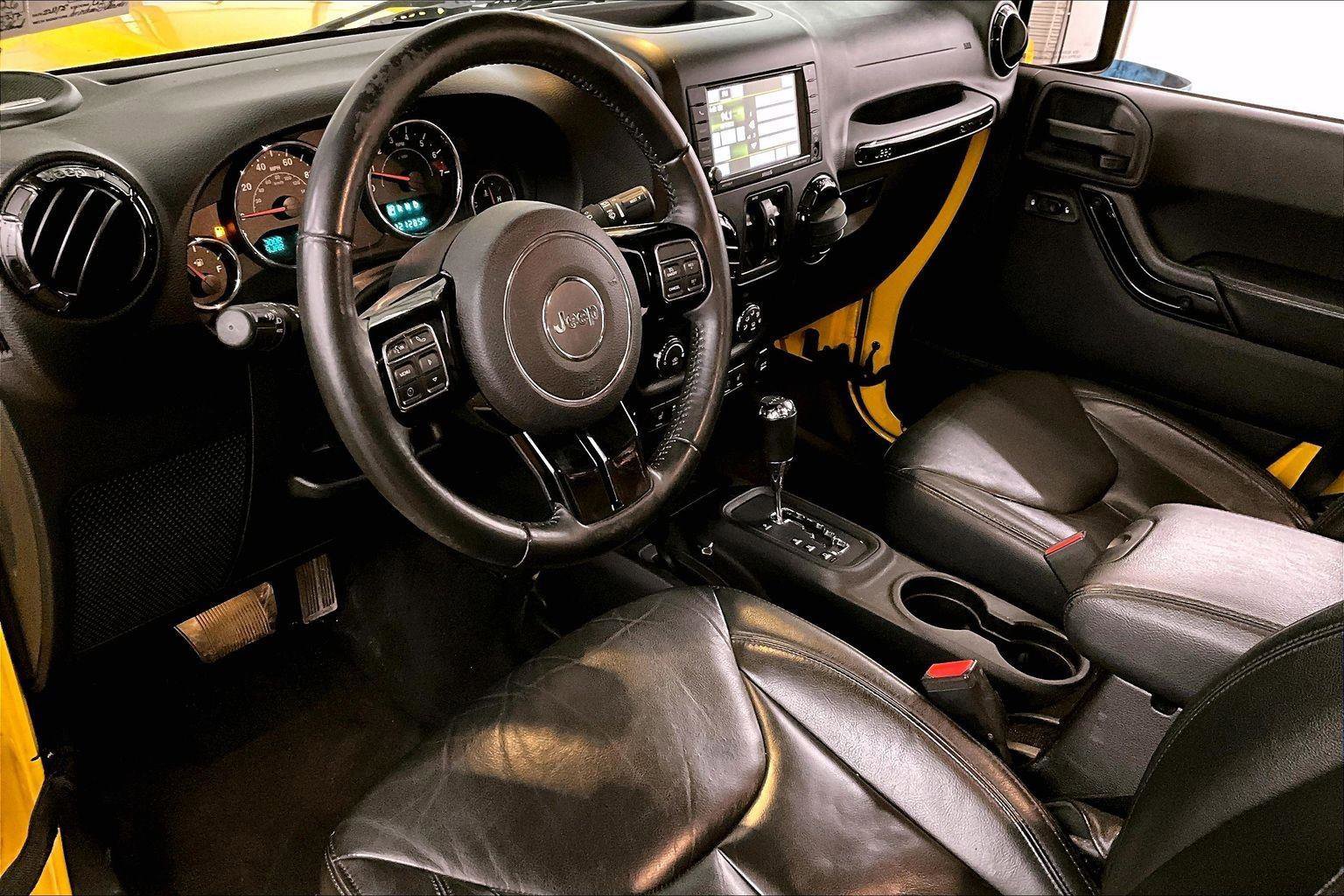 Used 2015 Jeep Wrangler Unlimited Sahara image 12