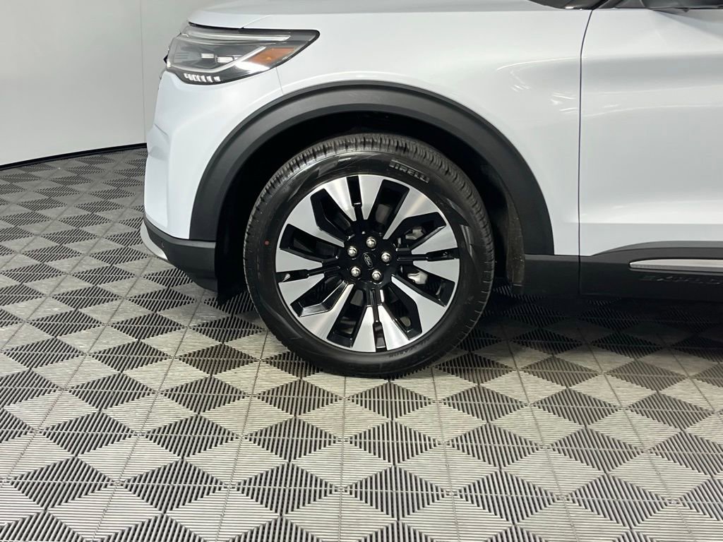 Used 2025 Ford Explorer Platinum w/ LUX Leather Package image 9