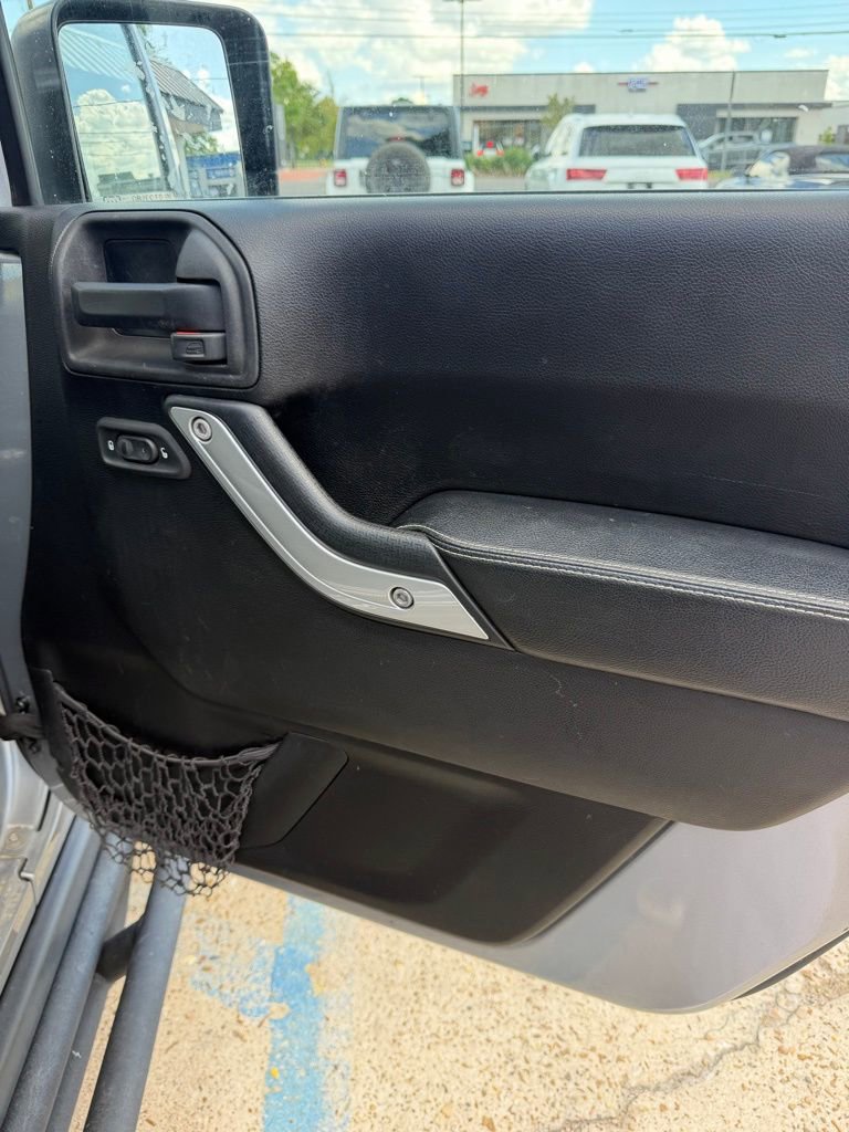 Used 2015 Jeep Wrangler Unlimited Sport image 17