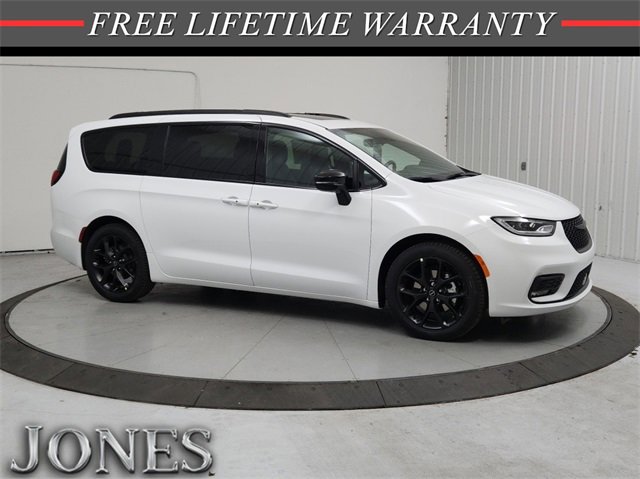 New 2026 Chrysler Pacifica Limited w/ S Appearance Package image 1