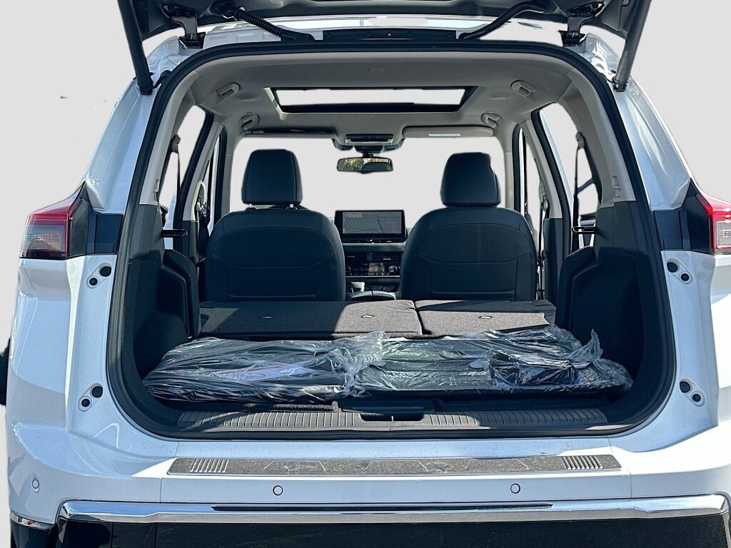 New 2026 Nissan Rogue Platinum image 7