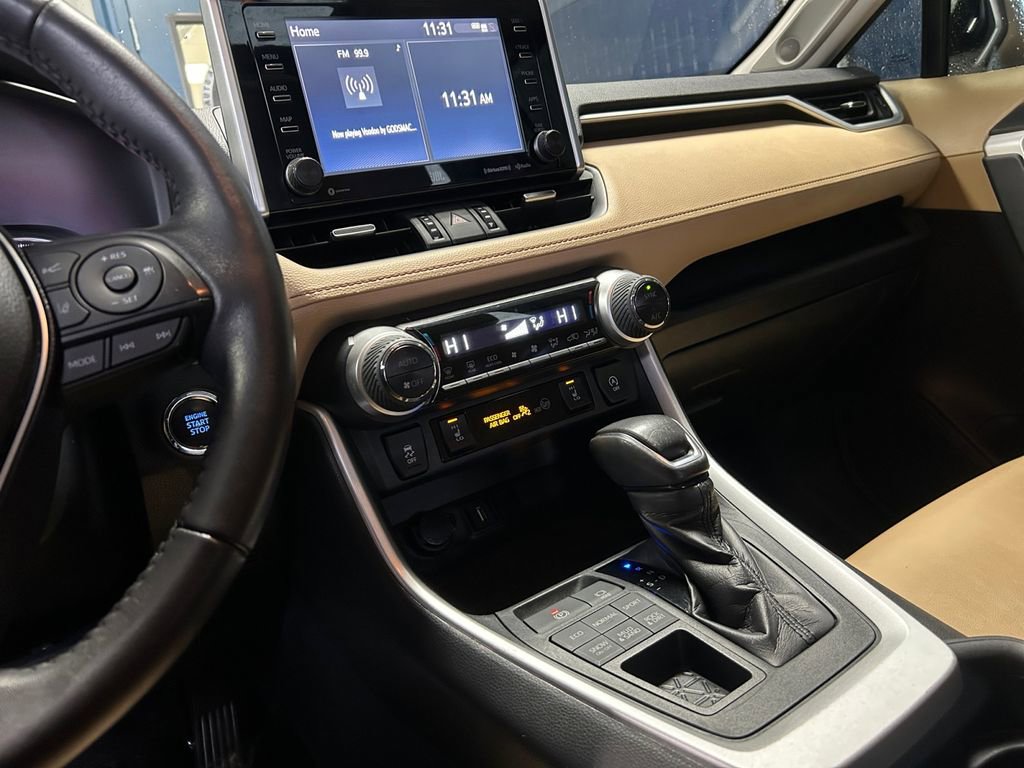 Used 2020 Toyota RAV4 XLE Premium image 21