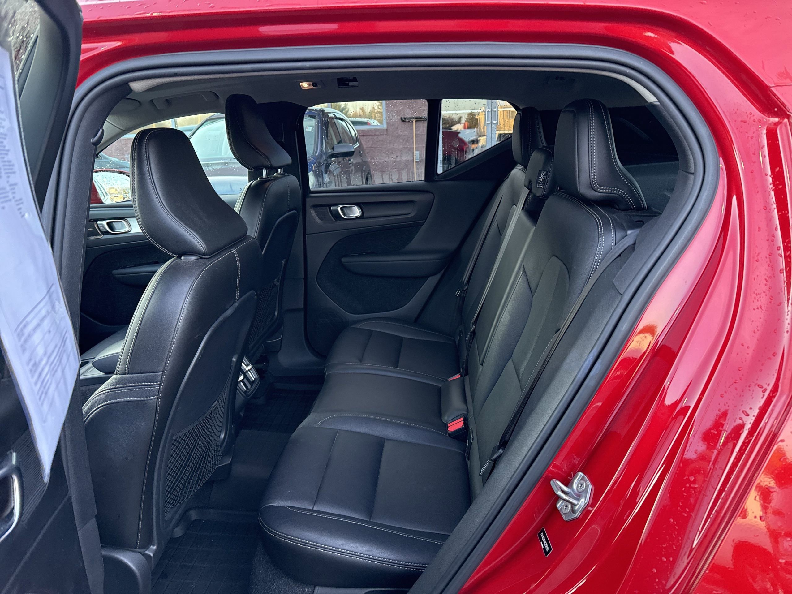 Used 2019 Volvo XC40 T5 Momentum image 11