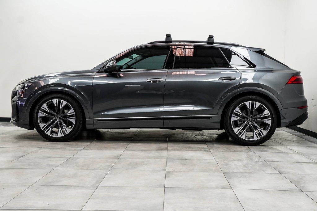 Used 2024 Audi Q8 Prestige w/ Prestige Package image 9