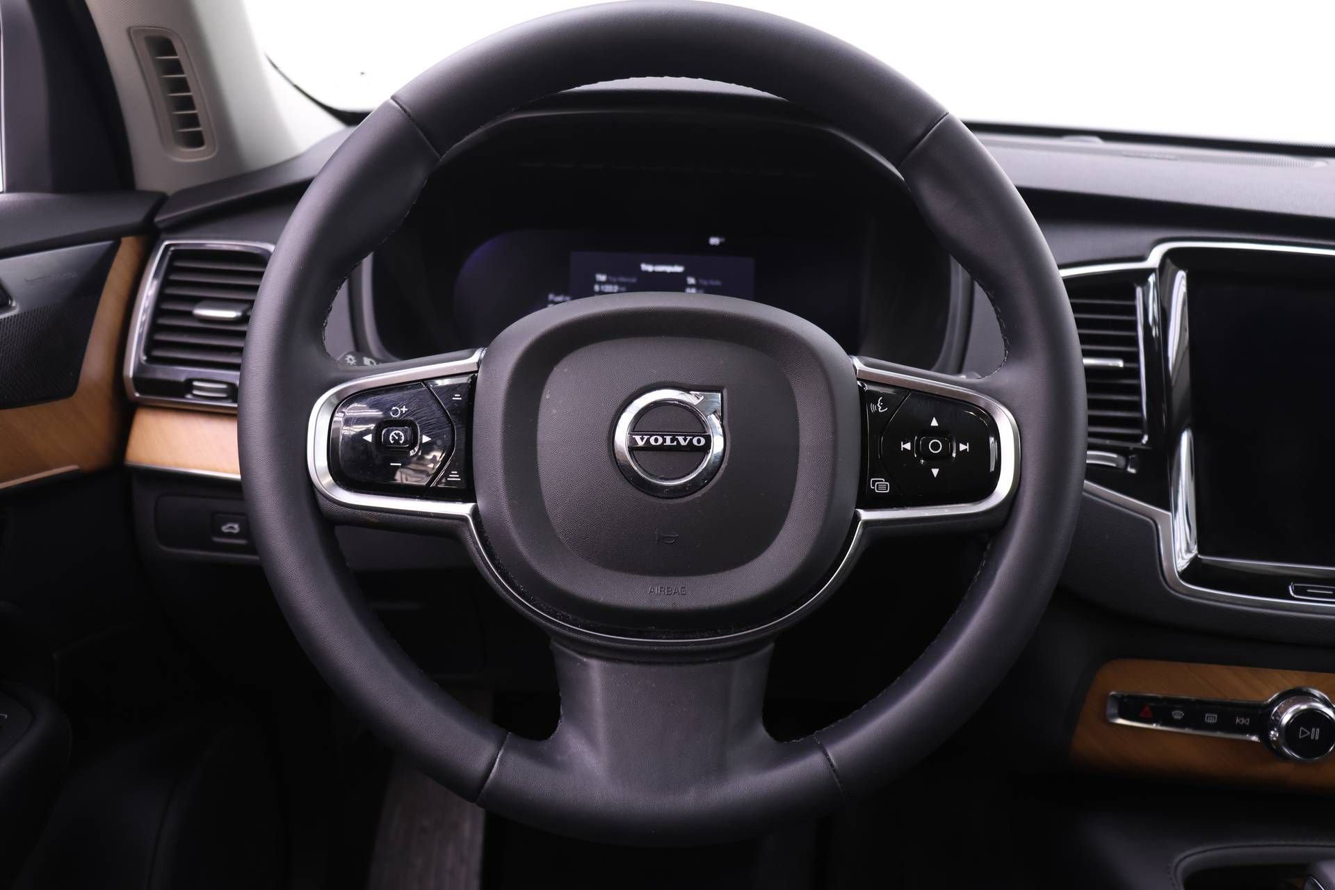Used 2023 Volvo XC90 B6 Plus AWD/4WD image 17