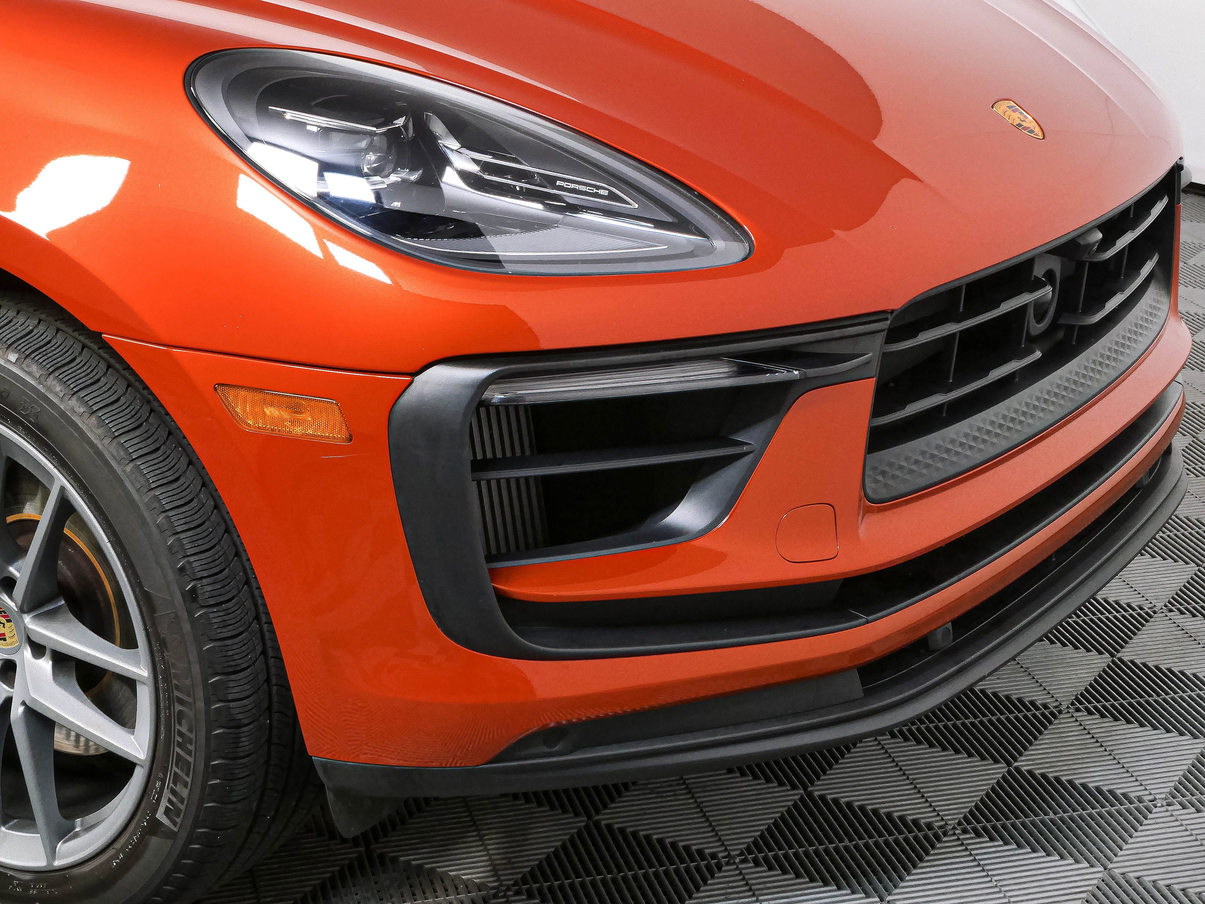 Certified 2024 Porsche Macan S AWD/4WD image 38