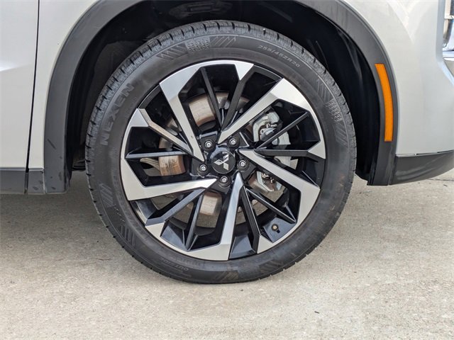 Used 2024 Mitsubishi Outlander SE image 11