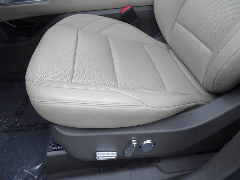 Used 2024 Lincoln Nautilus Premier w/ Equipment Group 102A AWD/4WD image 9