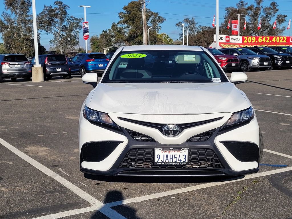Used 2024 Toyota Camry SE image 2