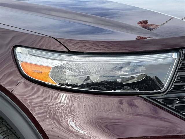 Used 2022 Ford Explorer XLT w/ Equipment Group 202A image 8