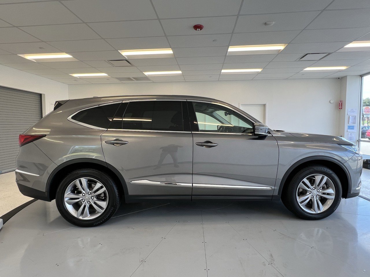 Used 2023 Acura MDX SH-AWD image 7