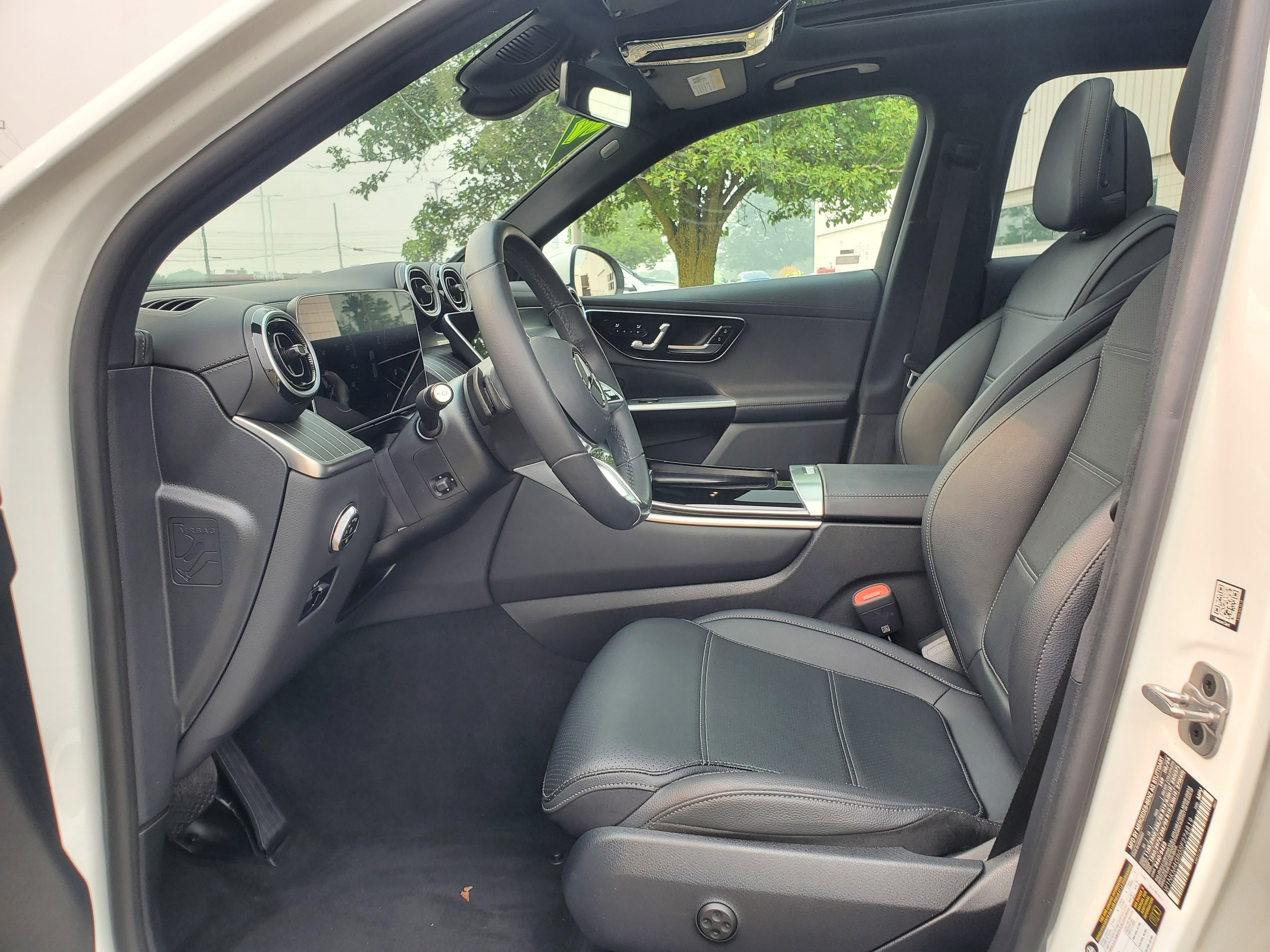 Used 2025 Mercedes-Benz GLC 300 image 9
