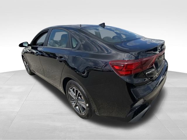 Used 2023 Kia Forte LXS w/ LXS Technology Package FWD image 6