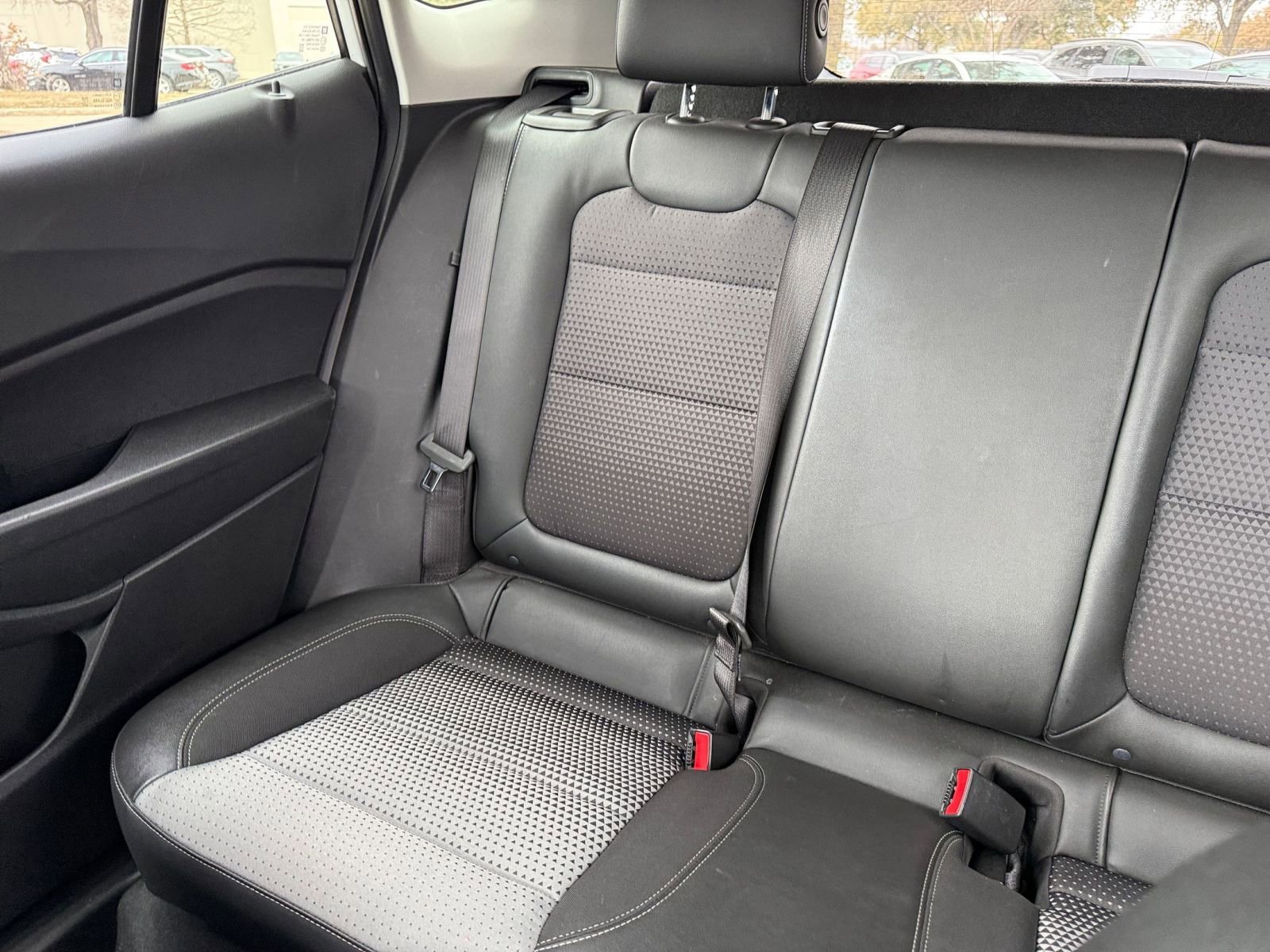 Used 2025 Chevrolet Trax LT FWD image 39