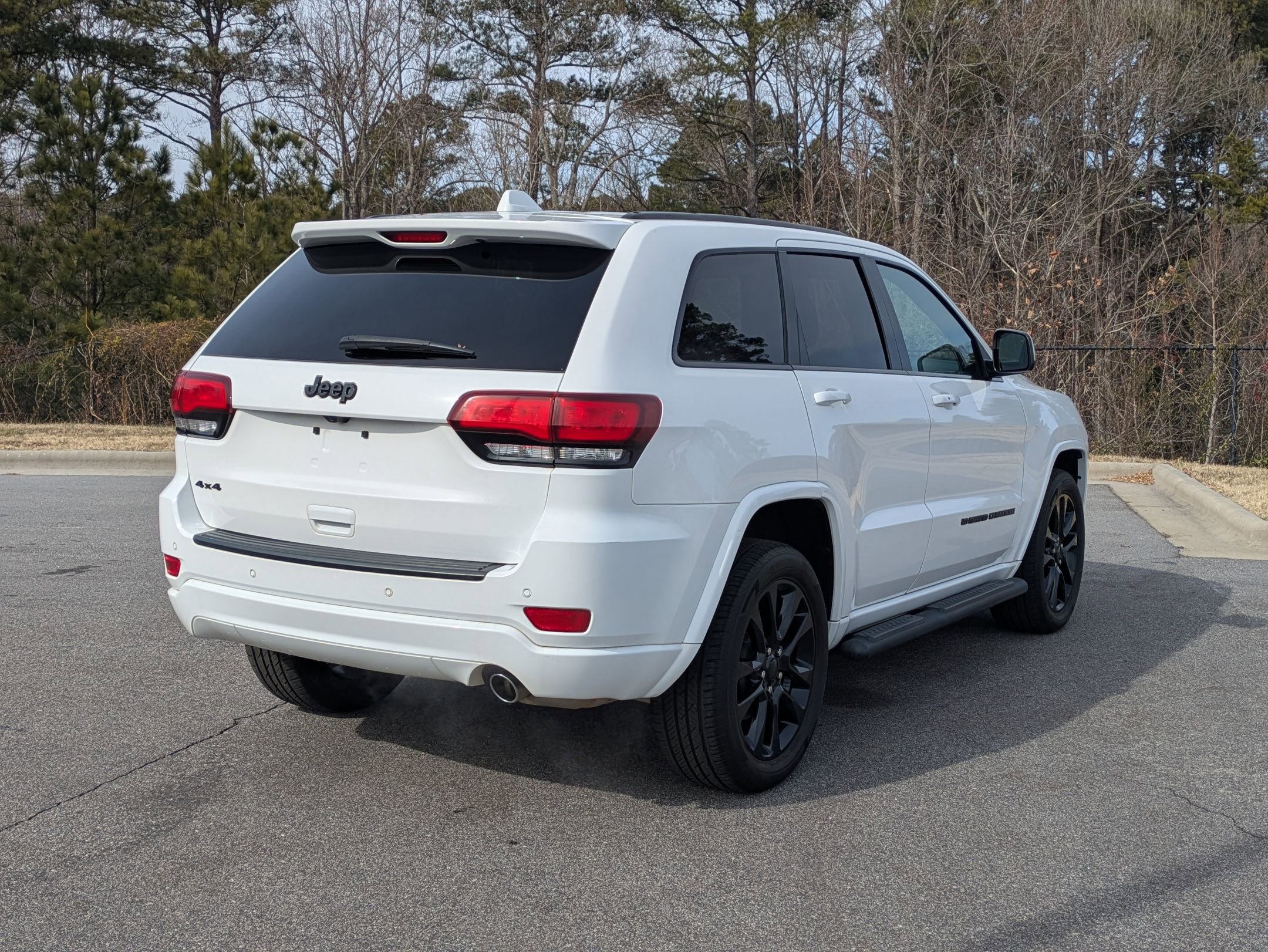 Used 2022 Jeep Grand Cherokee Laredo X image 5