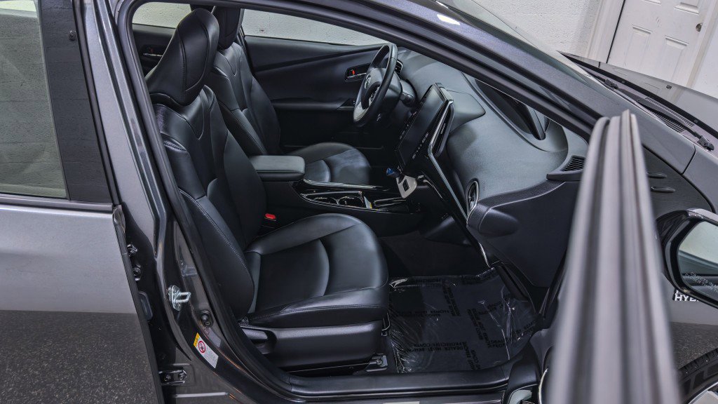 Used 2017 Toyota Prius Prime Premium image 20