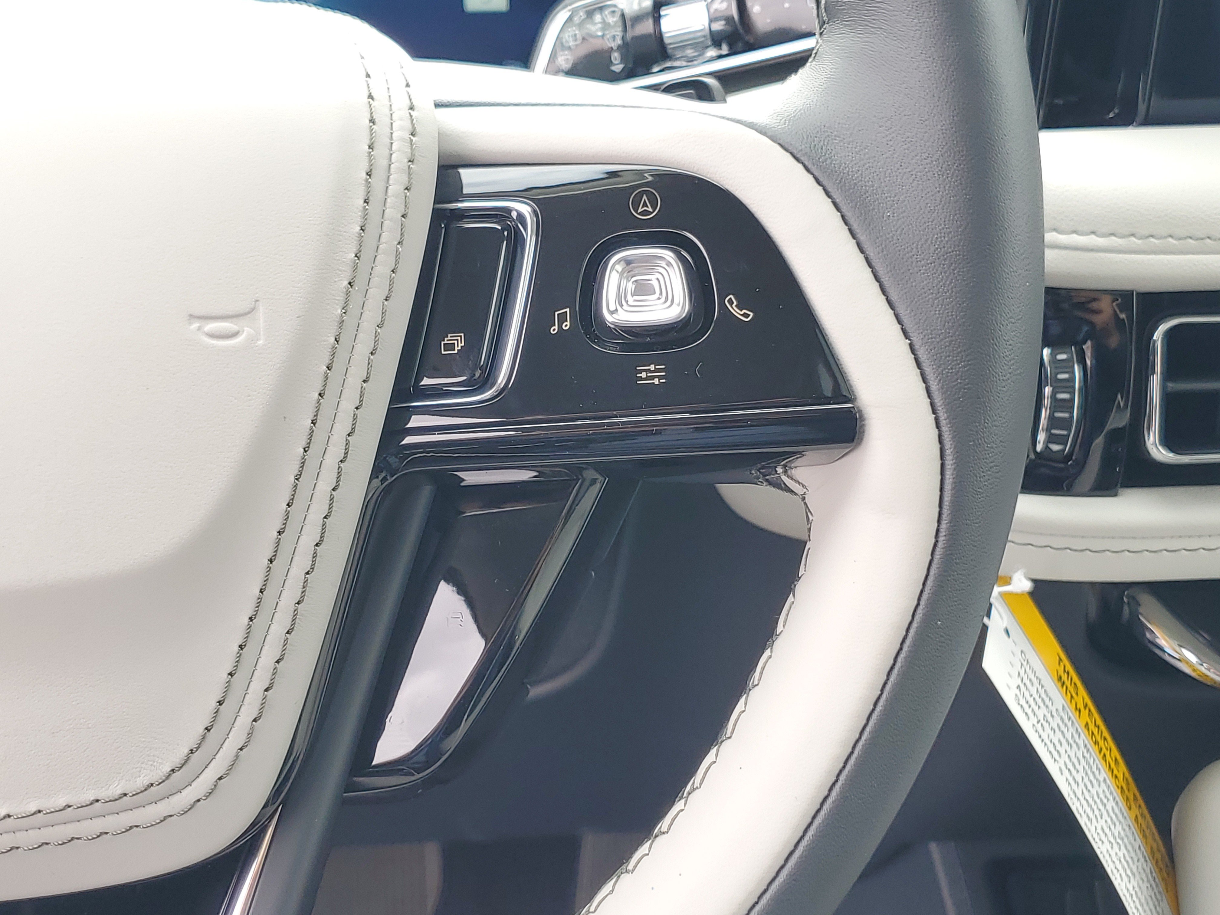 New 2027 Lincoln Aviator AWD image 17