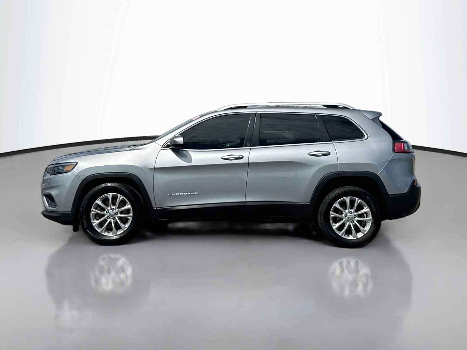 Used 2019 Jeep Cherokee Latitude w/ Popular Appearance Group FWD image 4