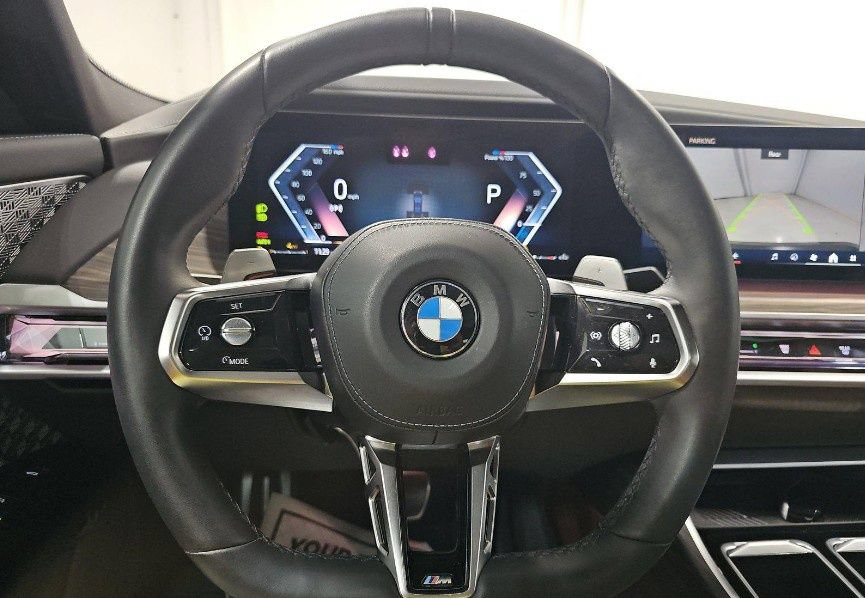 Used 2023 BMW 760i xDrive AWD/4WD image 4