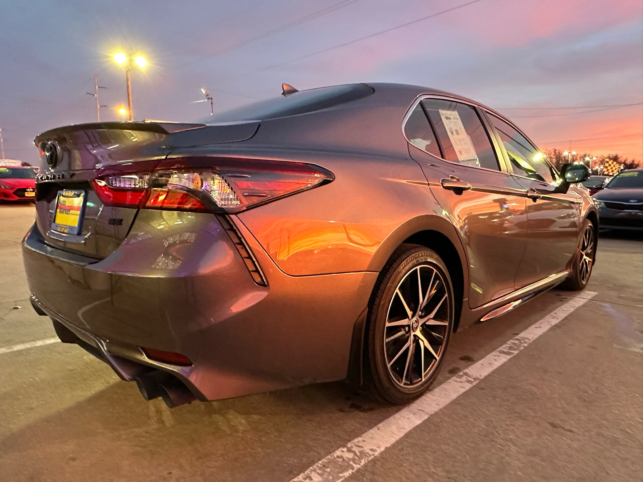 Used 2023 Toyota Camry SE image 5