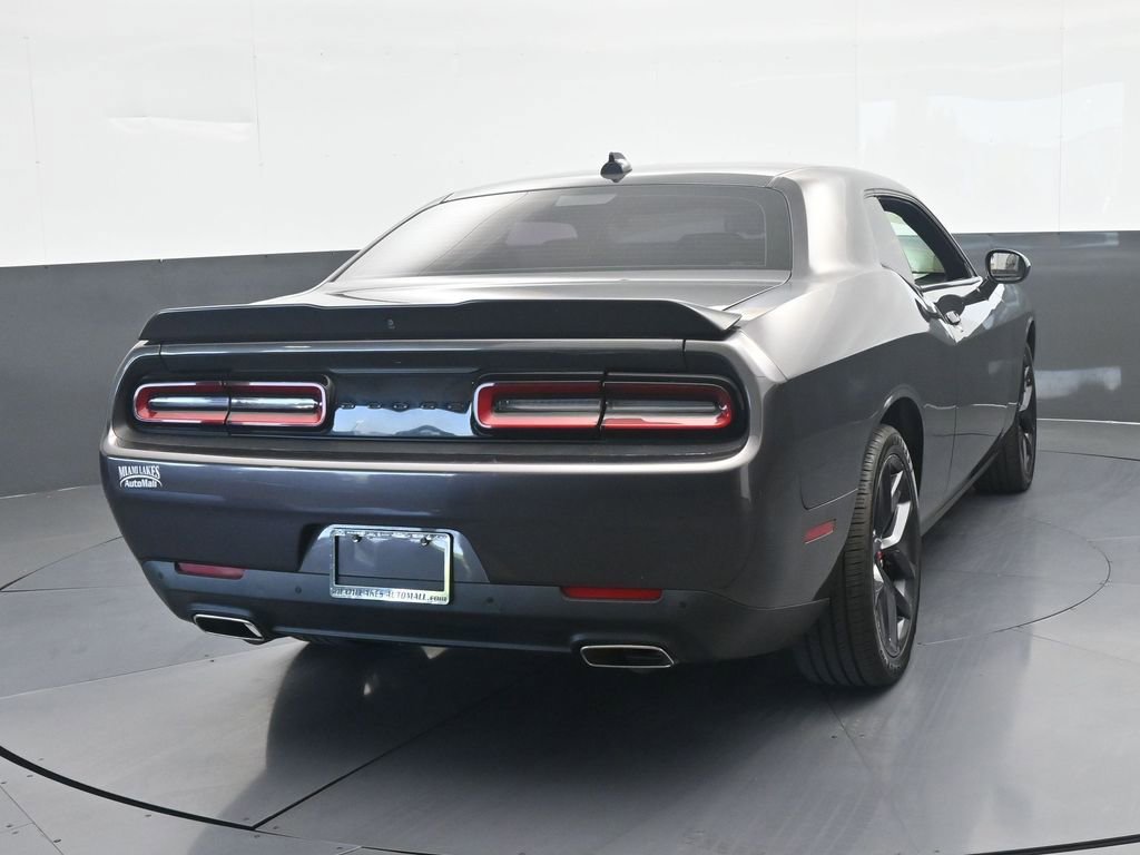 Used 2022 Dodge Challenger SXT w/ Driver Convenience Group RWD image 5