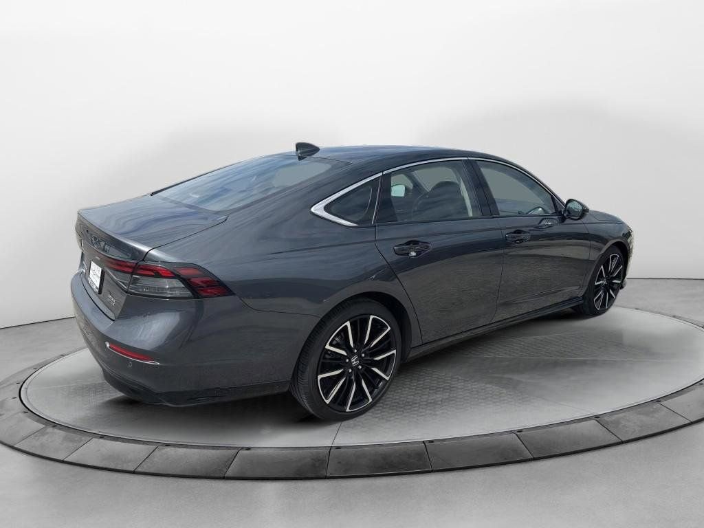 Used 2024 Honda Accord Touring image 2
