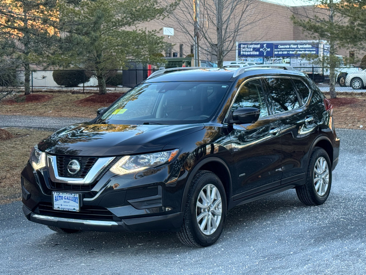 Used 2019 Nissan Rogue SV w/ Premium Package image 3