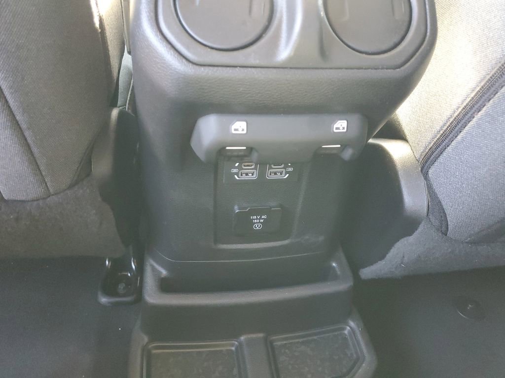 Used 2025 Jeep Wrangler Unlimited Sahara AWD/4WD image 10