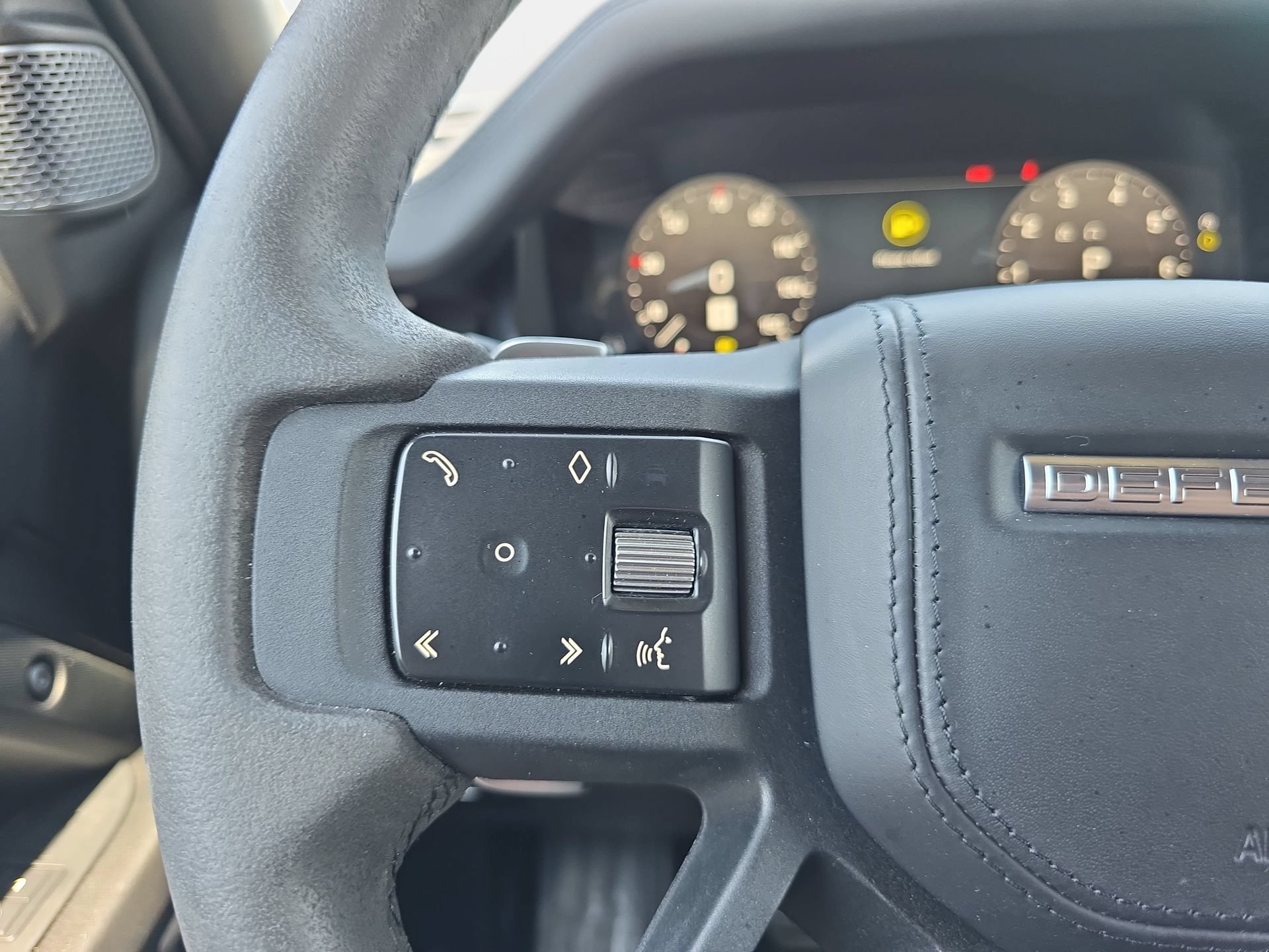 Used 2023 Land Rover Defender 110 V8 AWD/4WD image 17
