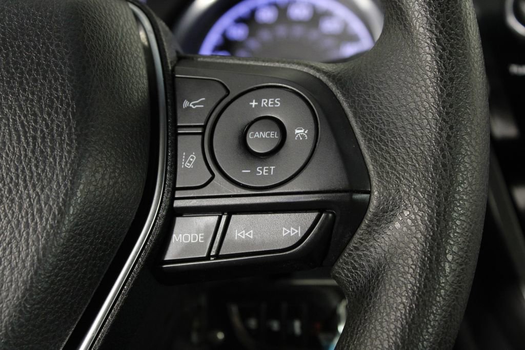 Used 2020 Toyota Camry L image 24