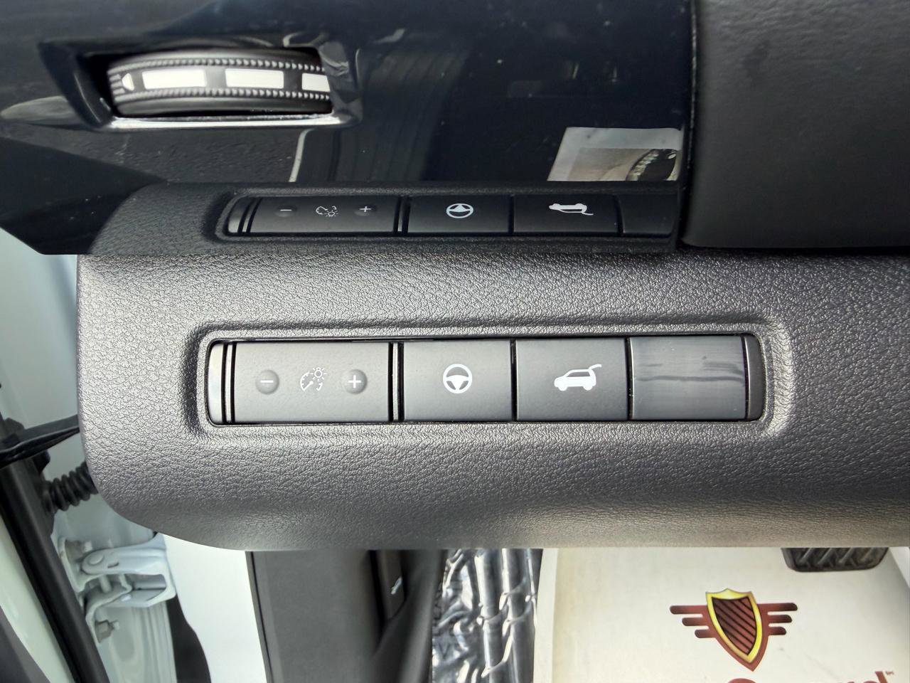 Used 2025 Nissan Pathfinder SV image 29