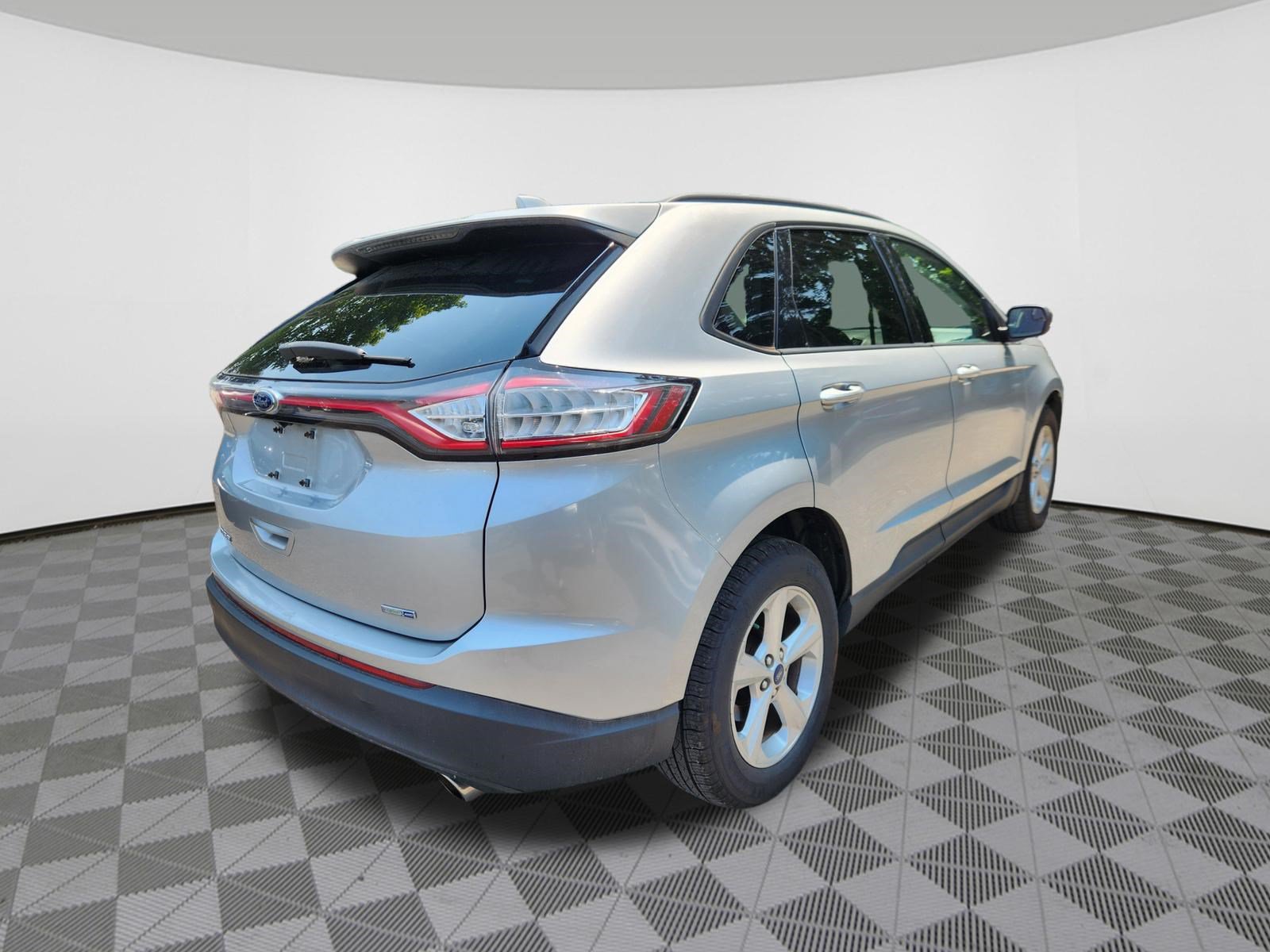 Used 2016 Ford Edge SE AWD/4WD image 4
