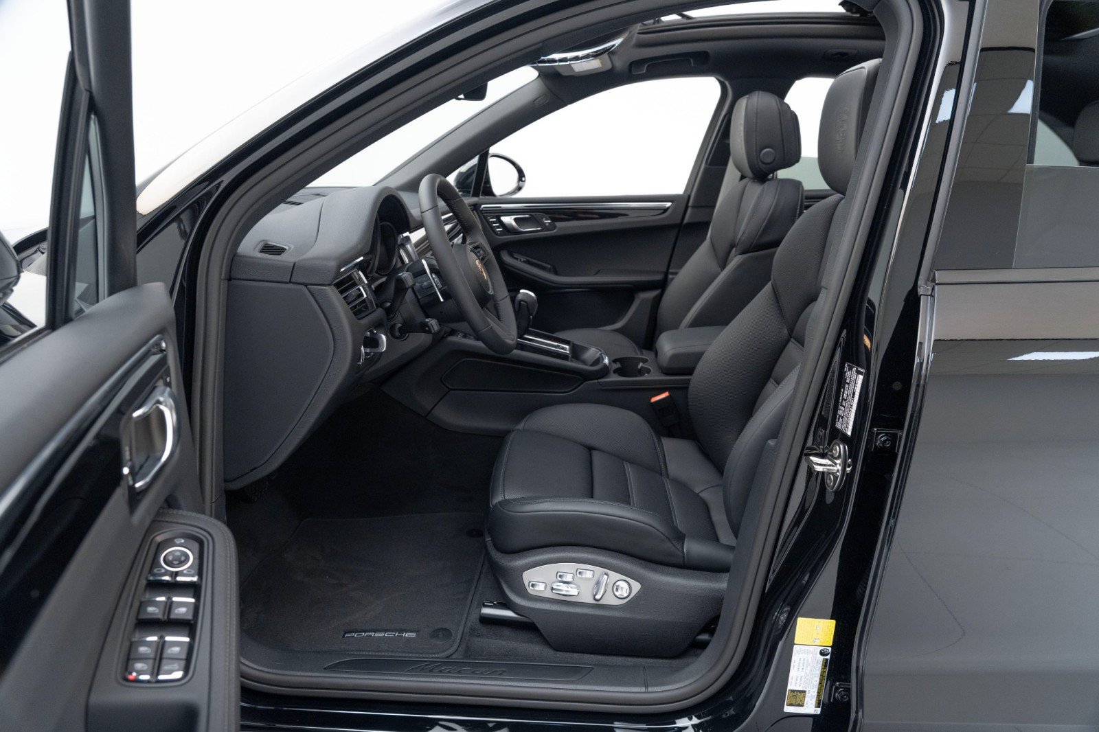 New 2025 Porsche Macan image 17