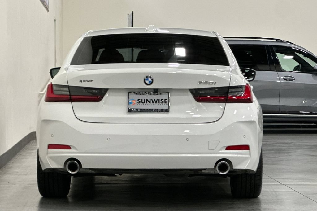 Used 2025 BMW 330i Sedan w/ Premium Package RWD image 5