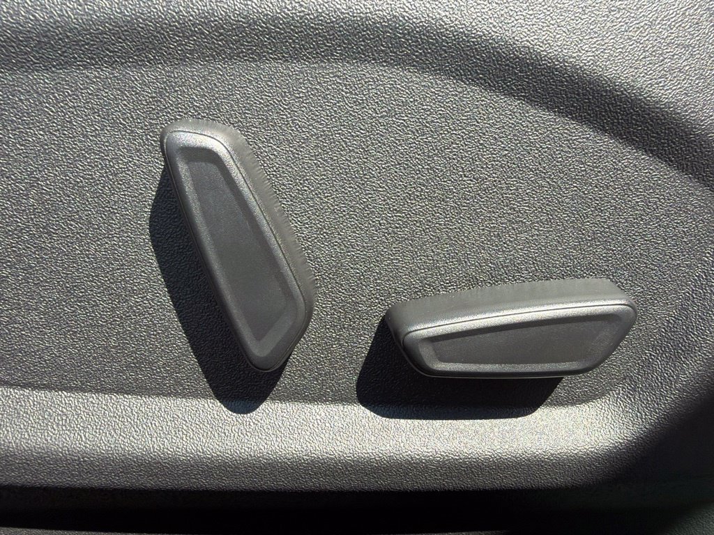 Certified 2024 Ford Edge Titanium AWD/4WD image 31