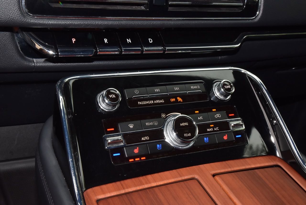 Certified 2024 Lincoln Navigator L 4WD image 30